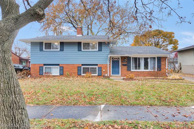 6797 Chirrewa St, Westland, MI 48185