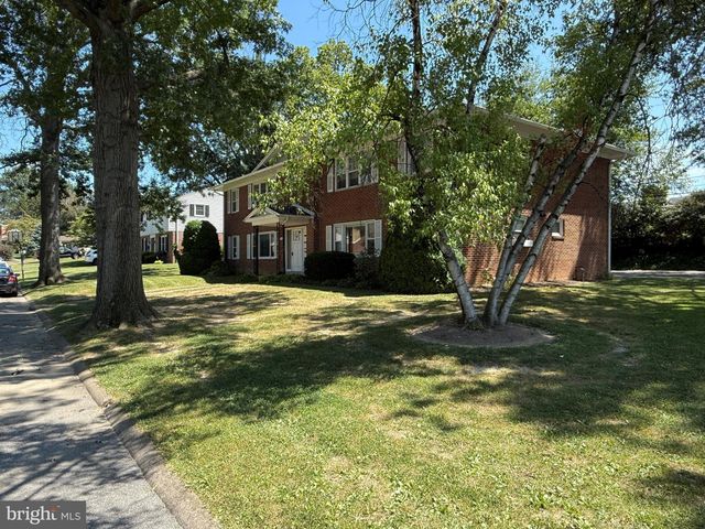 19 Round Hill Rd #B, Camp Hill, PA 17011