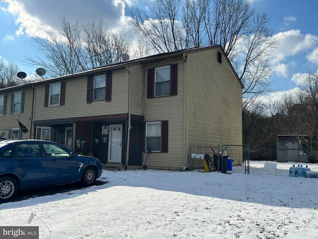 548 W  Loch Lomond Dr, Sicklerville, NJ 08081