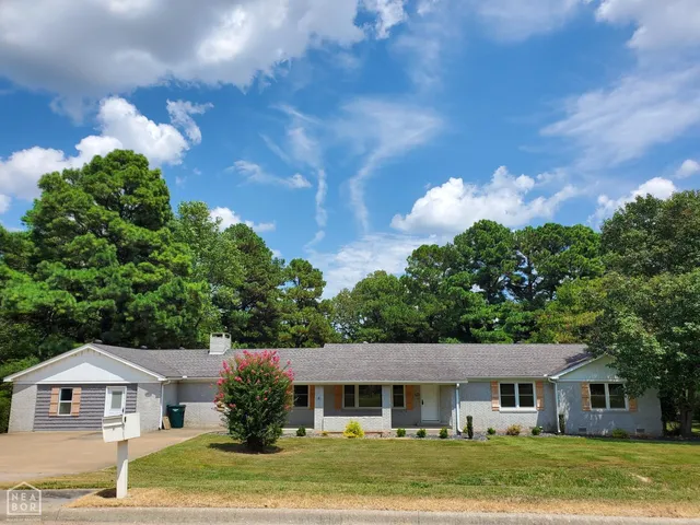 1287 W  North St, Piggott, AR 72454