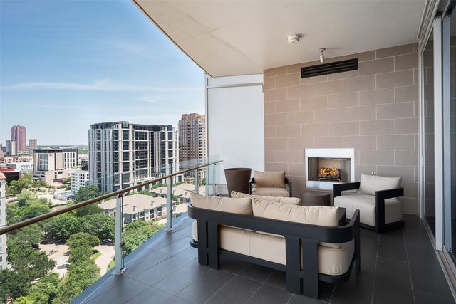 3130 N  Harwood St #1804, Dallas, TX 75201