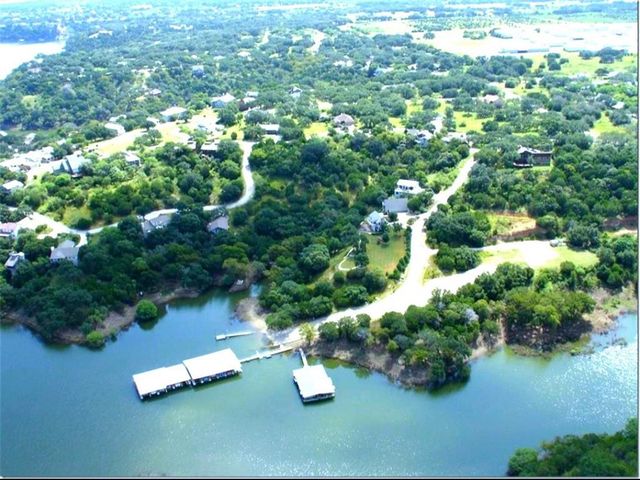 1033 Coventry Rd, Spicewood, TX 78669