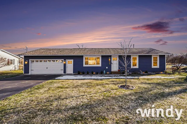 7226 Little Paw Paw Lake Rd, Coloma, MI 49038