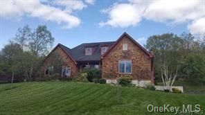 194 Pumpkin Ln, Clinton Corners, NY 12514