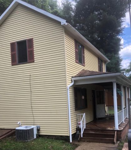 657 Webster Hollow Rd, Belle vernon, PA 15012