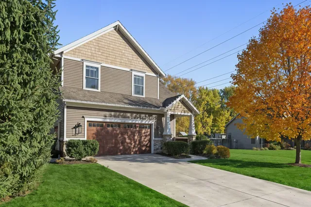 3707 Fox Xing, Saint Joseph, MI 49085