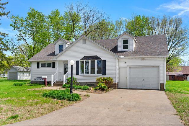 316 8th Ave, Camanche, IA 52730