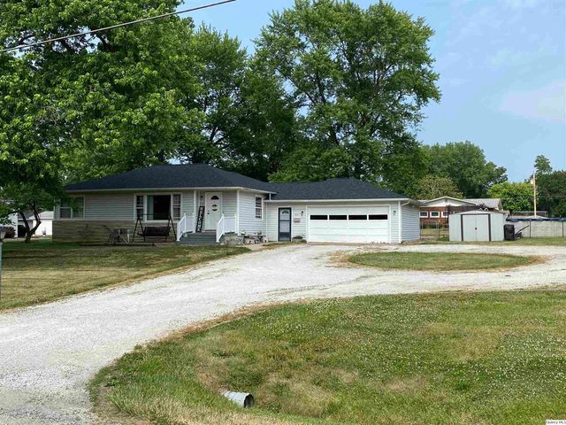 410 Camden Rd, Mount Sterling, IL 62353