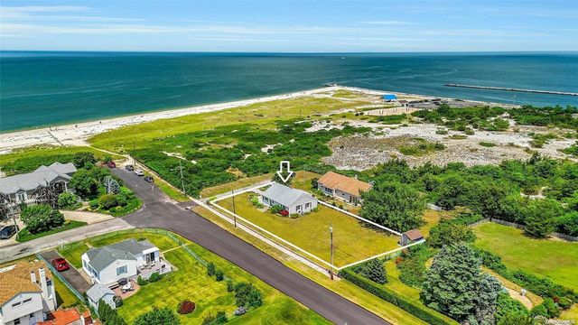 1700 Inlet Dr, Mattituck, NY 11952