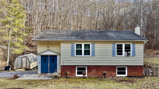 407 Valley Dr, Ronceverte, WV 24970