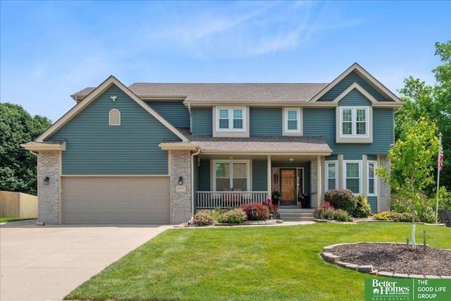 1101 Roland Dr, Papillion, NE 68046