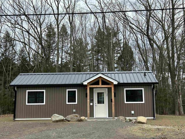 36 Ladds Ln, Epping, NH 03042