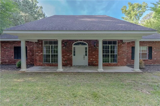 334 Live Oak Dr, Pineville, LA 71360