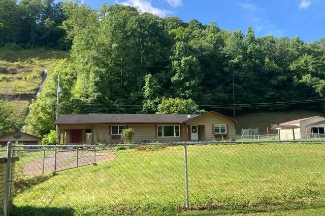 283 Upper Blackberry Rd, Ransom, KY 41558