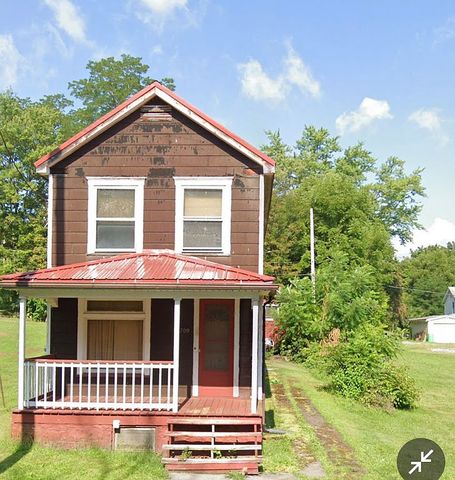 1709 N  4th Ave, Altoona, PA 16601