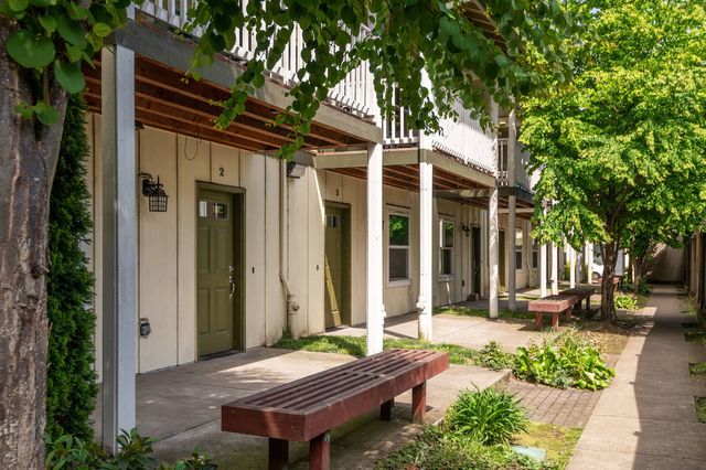 945 Patterson St #5, Eugene, OR 97401