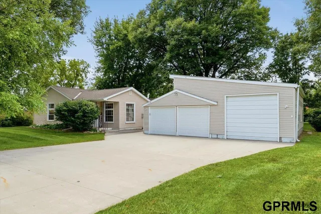 218 N  10th St, Fort Calhoun, NE 68023