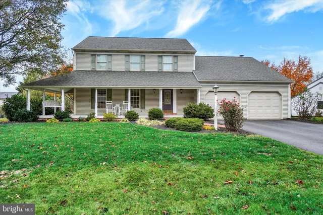 1365 Hickory Run Dr, Elizabethtown, PA 17022