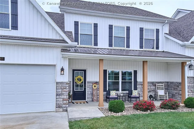 285 Steve Cir, Hurricane, WV 25526