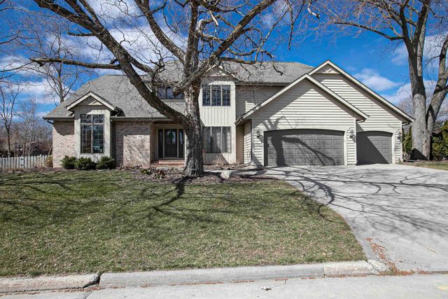 925 S  Park Ave, Neenah, WI 54956