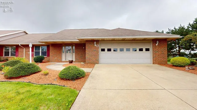 13 June Dr, Willard, OH 44890