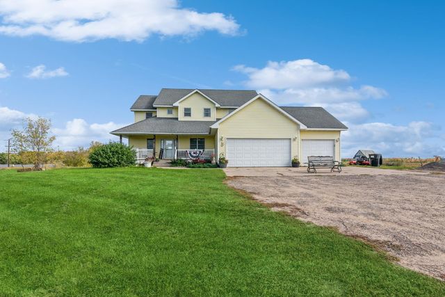 36875 Oriole Ave, Lindstrom, MN 55045
