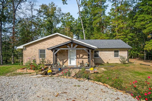 750 Old Standing Stone Rd, Hilham, TN 38568