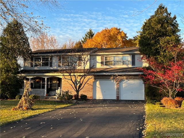 387 Brentwood Dr, Youngstown, NY 14174