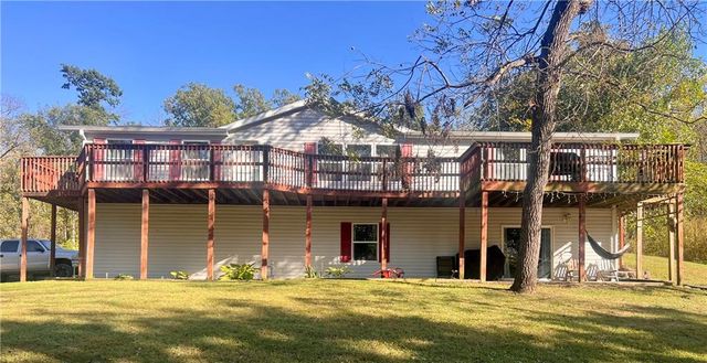 30744 Highway E Hwy, Harris, MO 64645