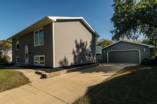 168 36th Ave NW, Rochester, MN 55901