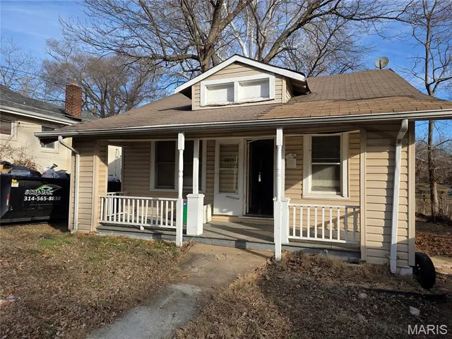 8015 Allen Ave, Saint Louis, MO 63114