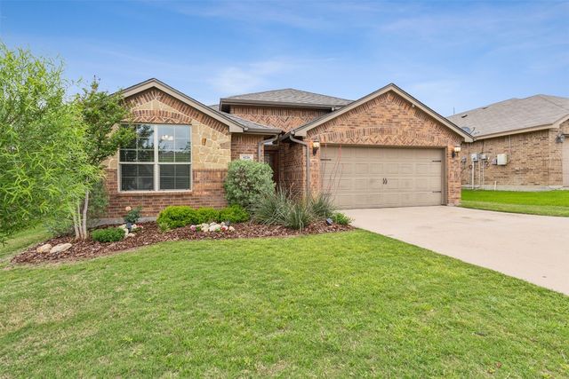 9220 Diane Dr, White Settlement, TX 76108