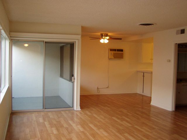 18300 Napa St #F, Northridge, CA 91325