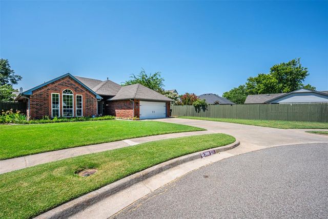 300 Ramsey Ct, Norman, OK 73072