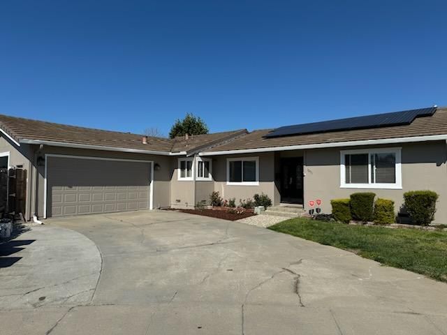 1051 Greenwood Pl, Salinas, CA 93901