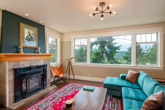 3623 University St, Eugene, OR 97405