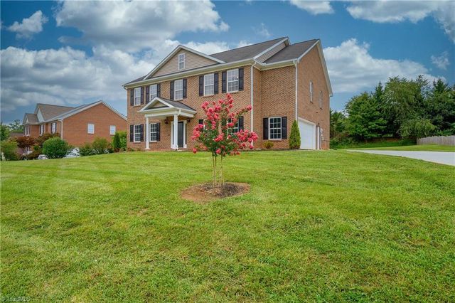 6549 Fieldmont Manor Dr, Tobaccoville, NC 27050