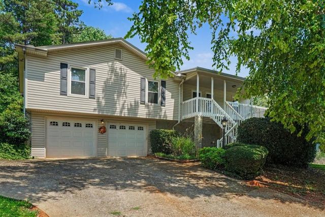 3125 Freedom Ct, Douglasville, GA 30135