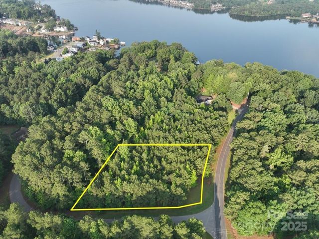 688 Deerfield Rd, Mount Gilead, NC 27306