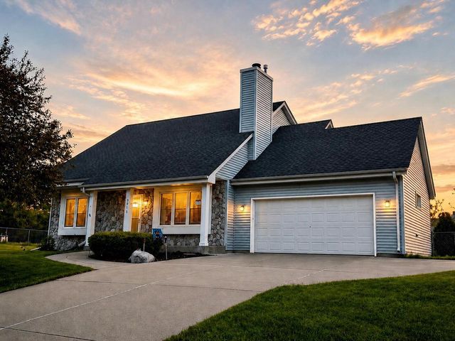 9013 S 26th STREET, Oak Creek, WI 53154