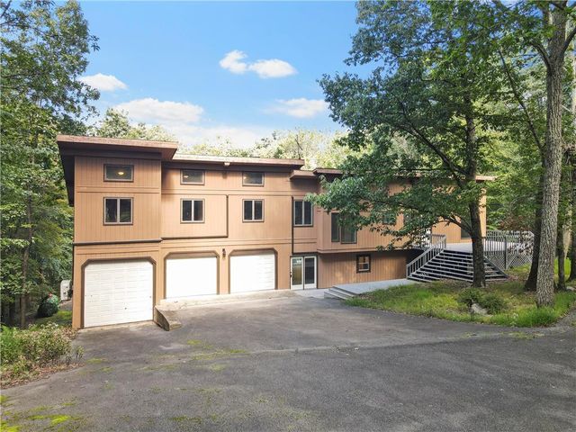 3545 High Crest Rd, Canadensis, PA 18325