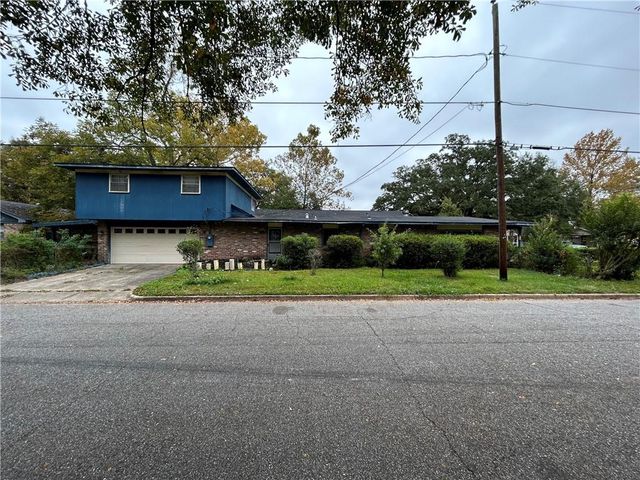 1712 Waterford St, Mobile, AL 36605