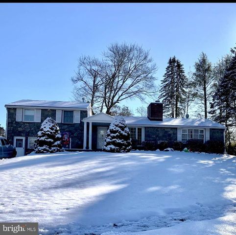 2 Willowbrook Rd, Broomall, PA 19008