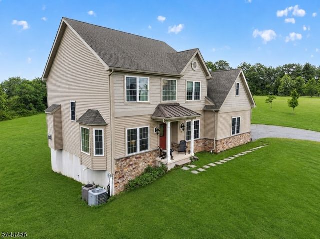 19 Boss Rd, Ringoes, NJ 08551