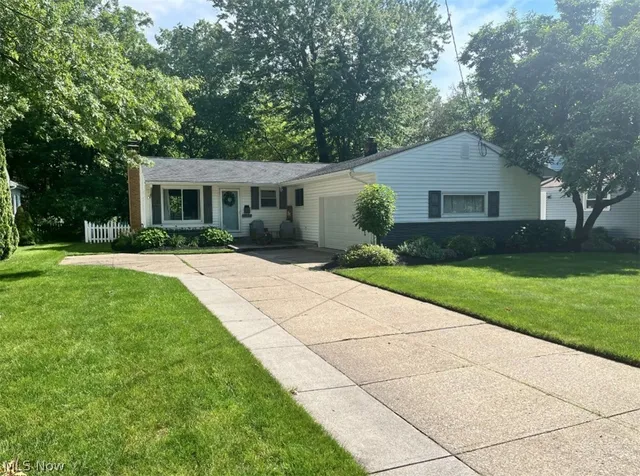 27015 Kennedy Ridge Ext, North Olmsted, OH 44070