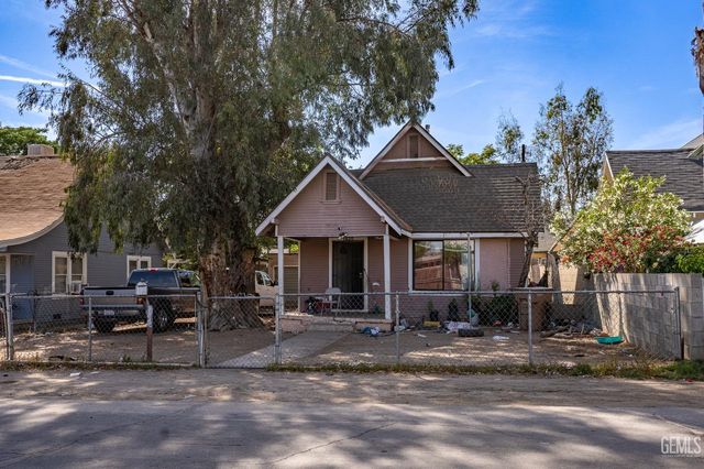 1420 Palm Dr, Bakersfield, CA 93305