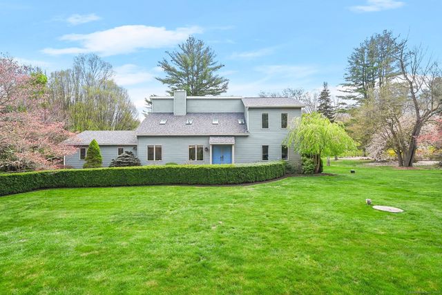 25 Poor House Rd, Newtown, CT 06470