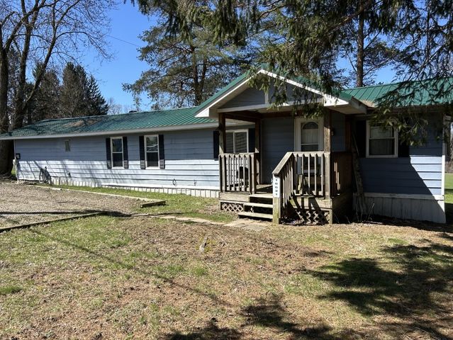 16621 S  Main Street Ext, Pleasantville, PA 16341