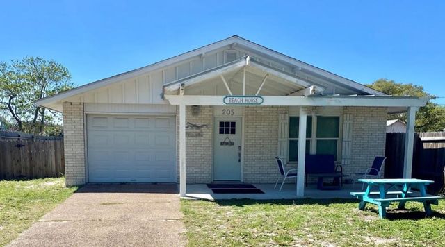 205 S  5th St, Rockport, TX 78382