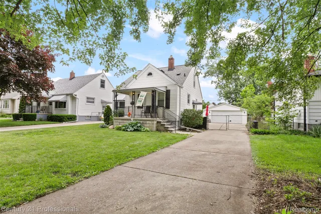 115 Gargantua Ave, Clawson, MI 48017
